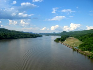 Hudson_river_from_bear_mountain_bridge